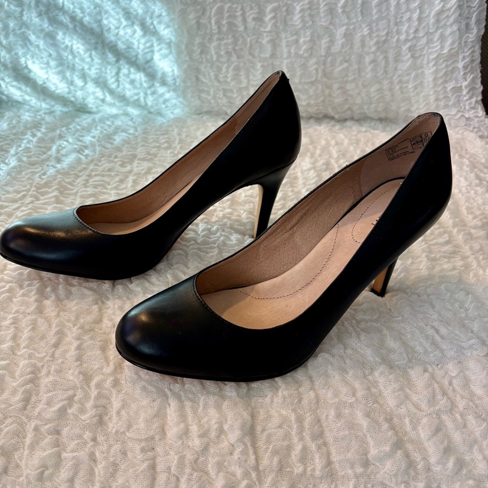 Land’s End classic black heels! - Picture 3 of 7